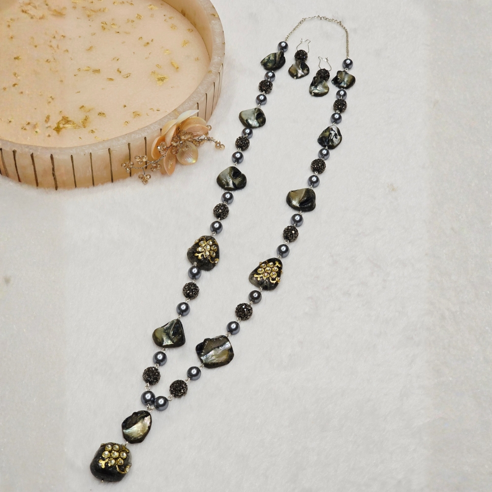 2-52.jpg Mother Of Pearl Necklace - Image 1