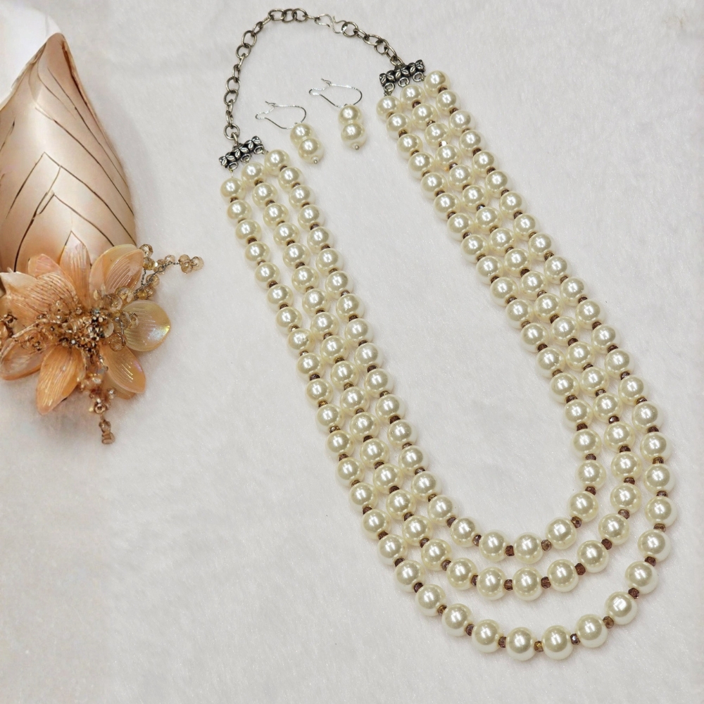 2-73.jpg Shell Pearl Necklace - Image 1