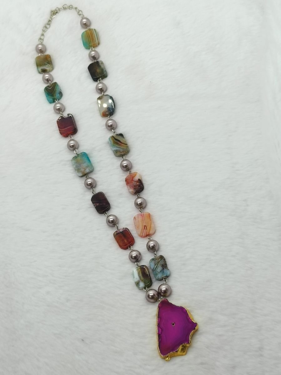 208.jpg Agate Stone Necklace - Image 1