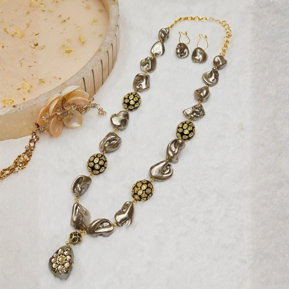 3-36.jpg Mother Of Pearl Necklace - Image 1